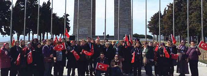 AKP’li belediyeler eliyle Çanakkale’ye düzenlenen “Kültür Gezileri”. AKP’li belediyeler eliyle Çanakkale’ye düzenlenen “Kültür Gezileri”.